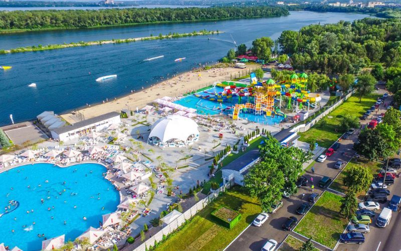 ТОП 11 закладів із басейнами у Дніпрі: куди піти поплавати