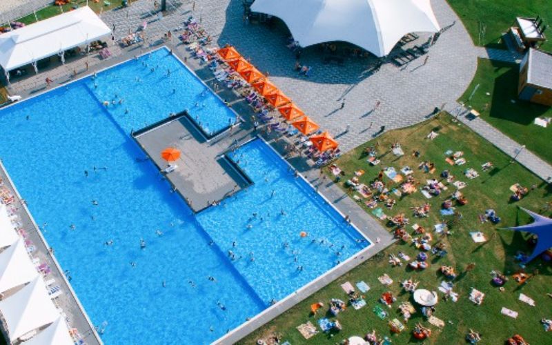 ТОП 11 закладів із басейнами у Дніпрі: куди піти поплавати